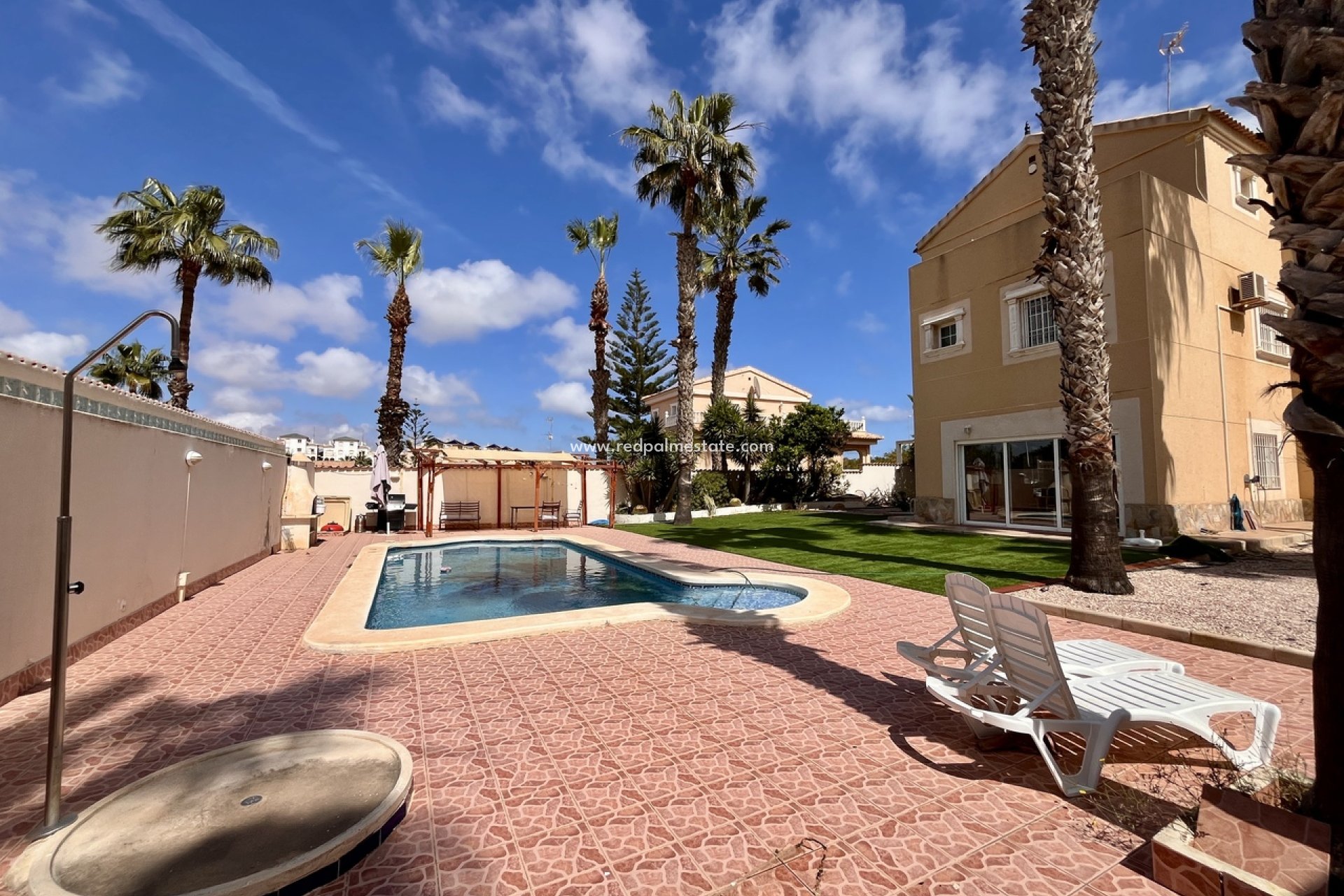 Resale - Villa -
Orihuela Costa - La Zenia