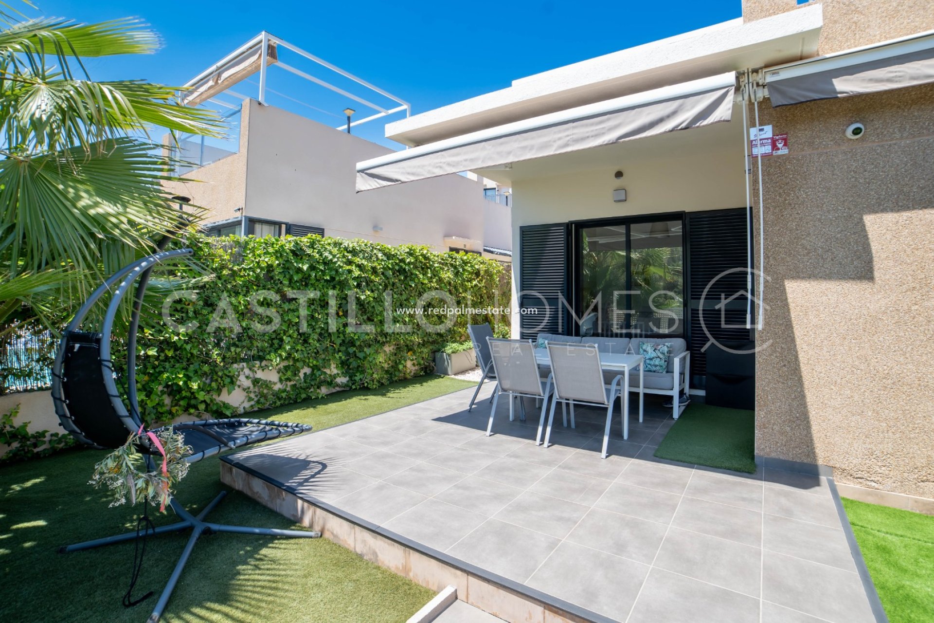 Resale - Villa -
Orihuela Costa - La Zenia