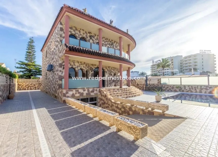 Resale - Villa -
Orihuela Costa - La Zenia
