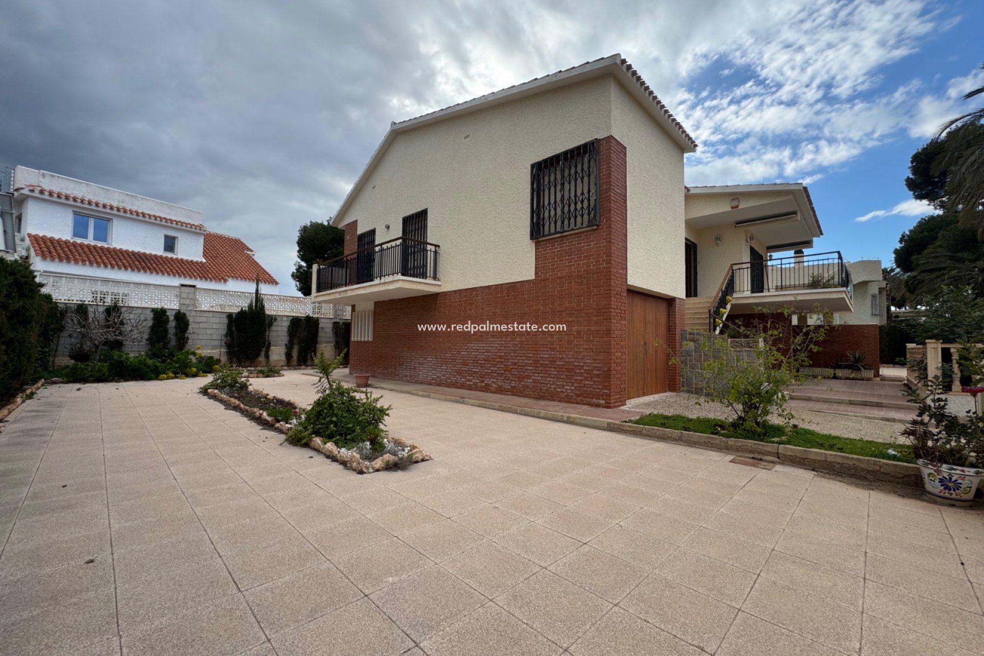 Resale - Villa -
Orihuela Costa - La Zenia