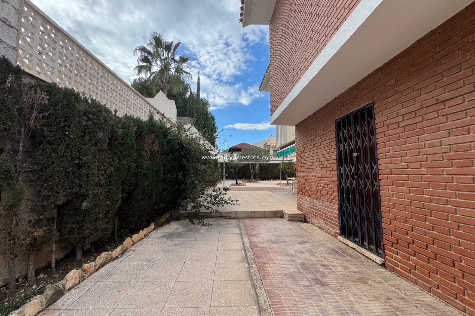 Resale - Villa -
Orihuela Costa - La Zenia