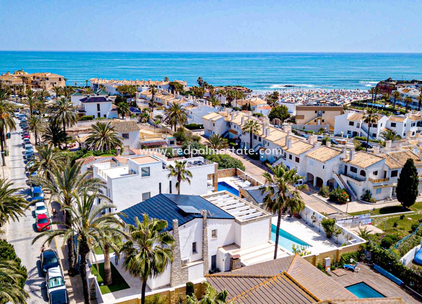 Resale - Villa -
Orihuela Costa - La Zenia