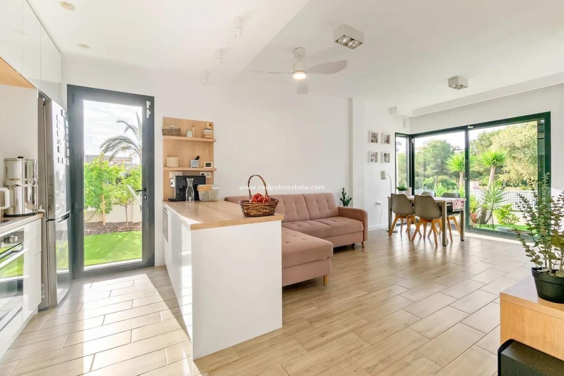 Resale - Villa -
Orihuela Costa - La Zenia