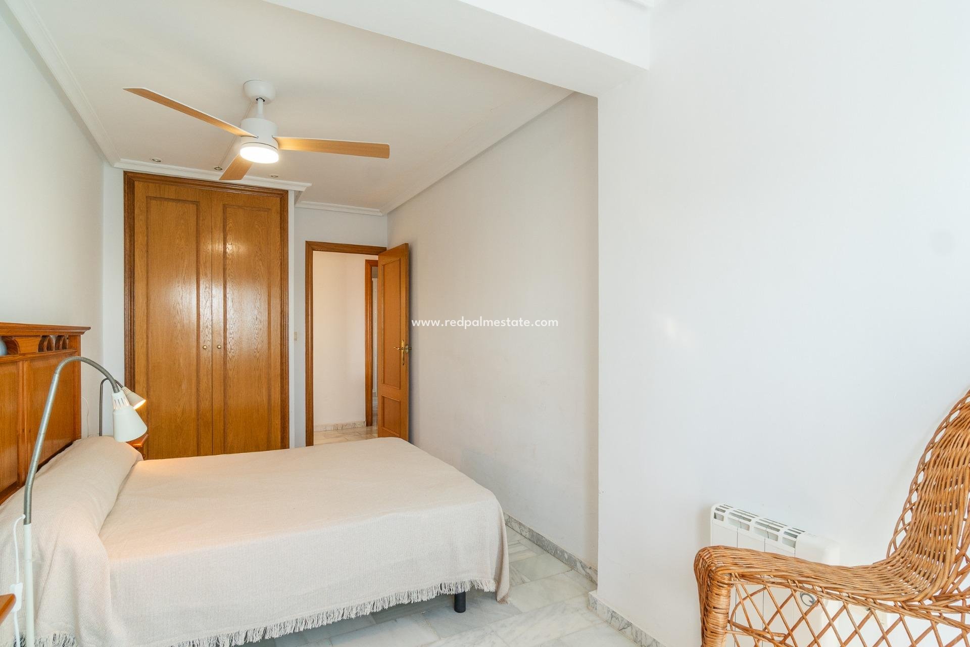 Resale - Villa -
Orihuela Costa - La Zenia