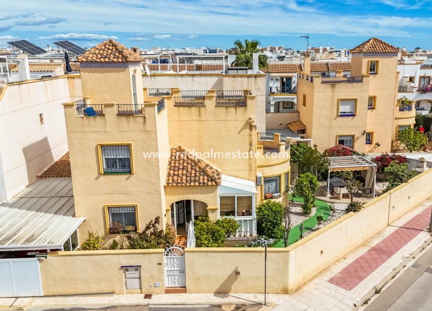 Resale - Villa -
Orihuela Costa - La Zenia