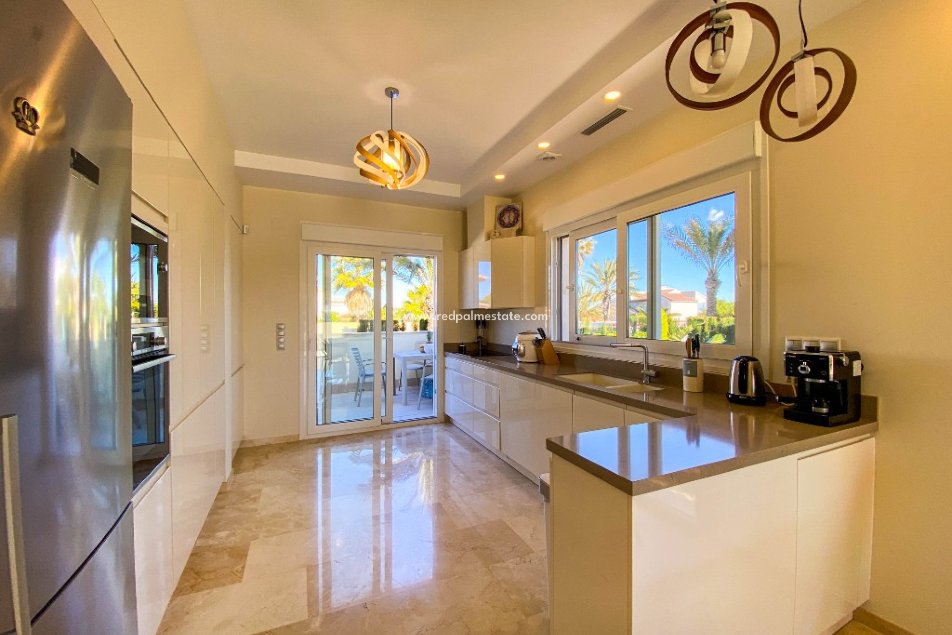 Resale - Villa -
Orihuela Costa - La Zenia