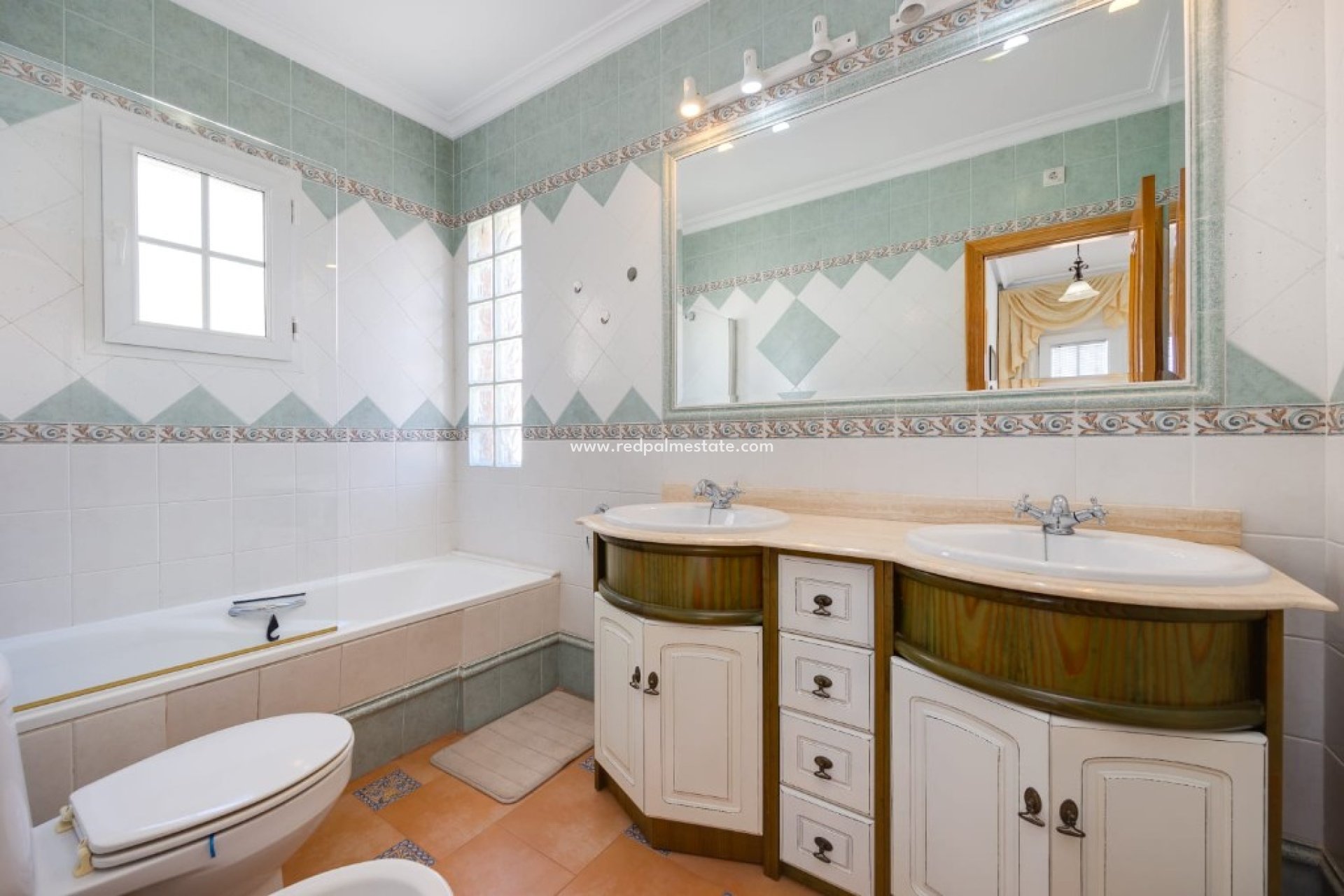 Resale - Villa -
Orihuela Costa - La Zenia