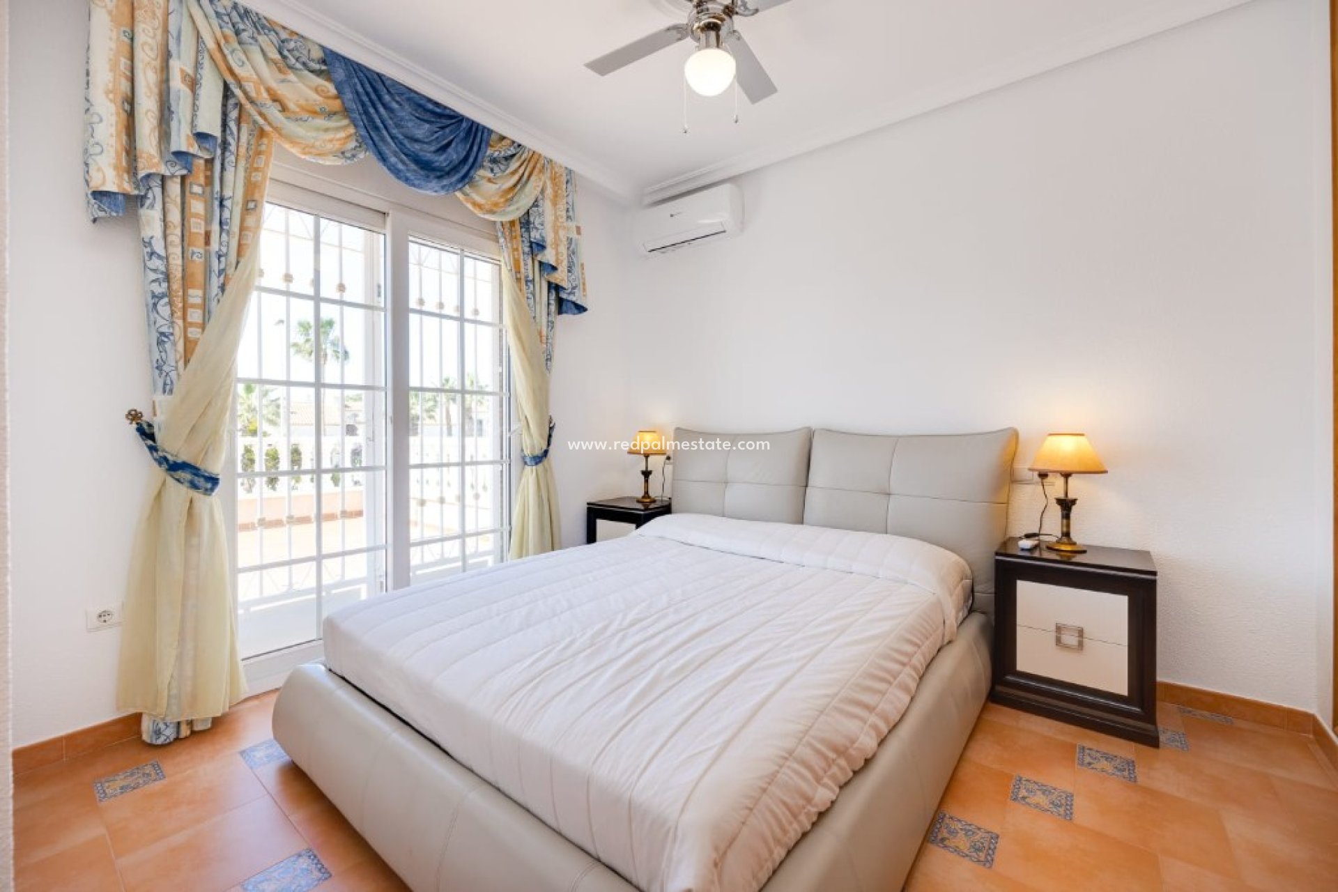 Resale - Villa -
Orihuela Costa - La Zenia