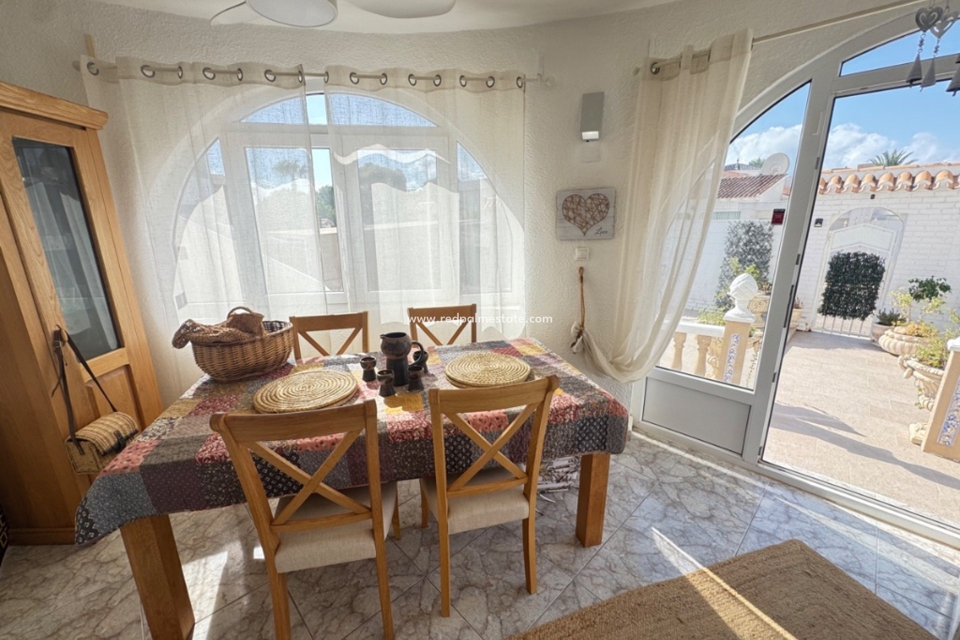 Resale - Villa -
Orihuela Costa - La Zenia