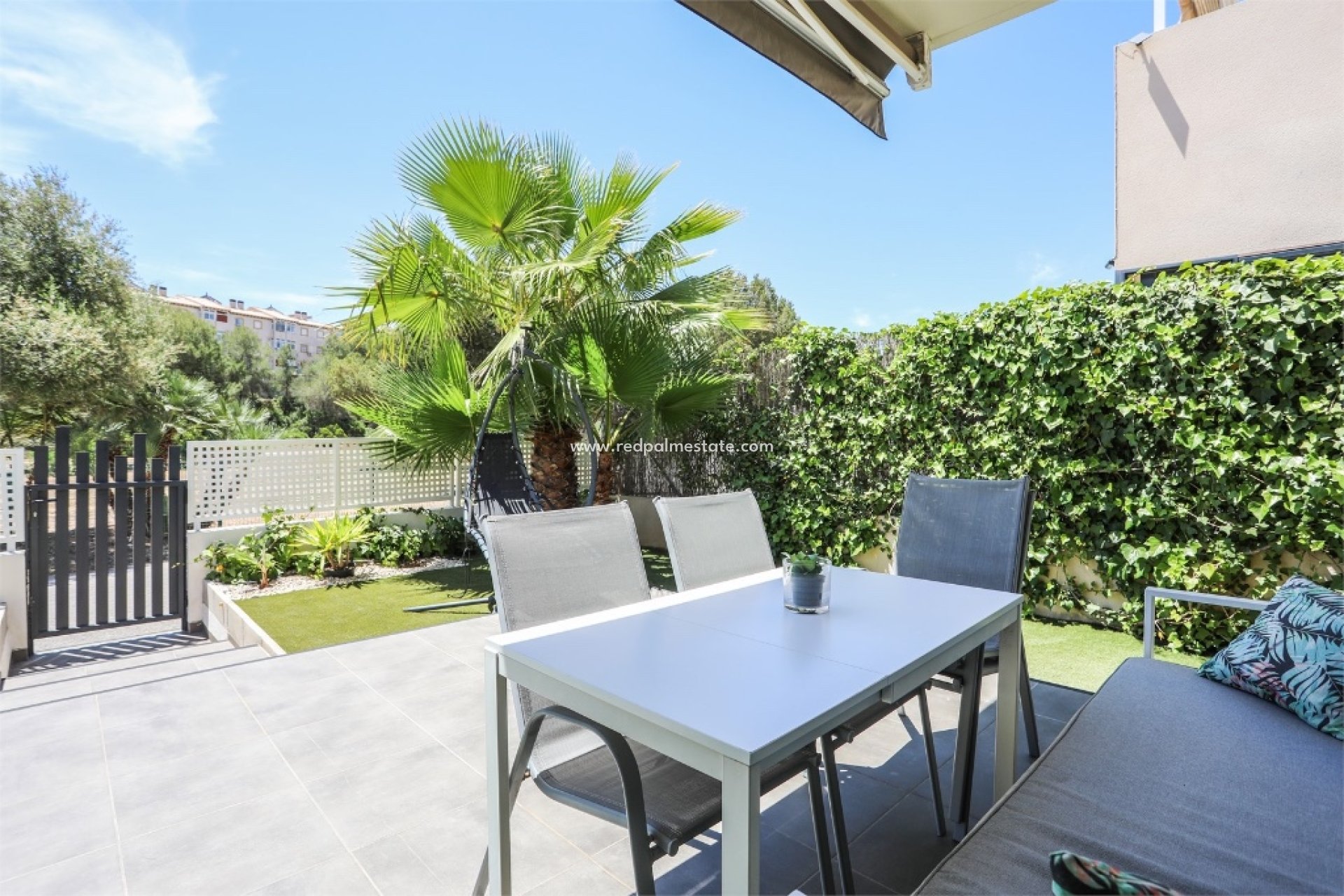 Resale - Villa -
Orihuela Costa - La Zenia