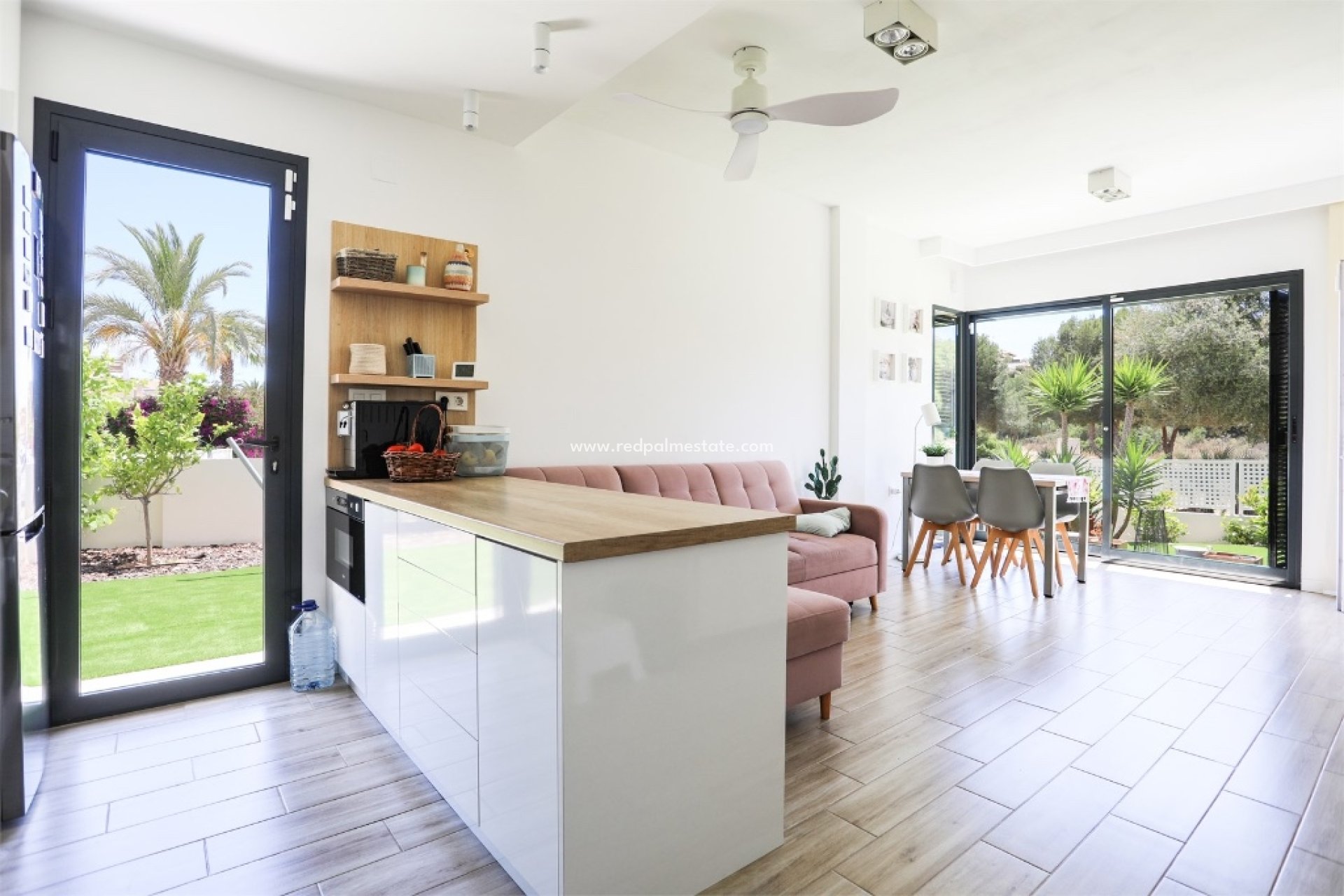 Resale - Villa -
Orihuela Costa - La Zenia