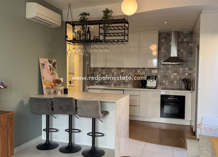 Resale - Villa -
Orihuela Costa - La Zenia