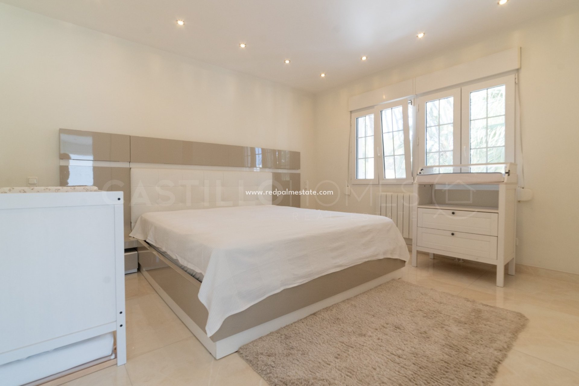 Resale - Villa -
Orihuela Costa - La Zenia