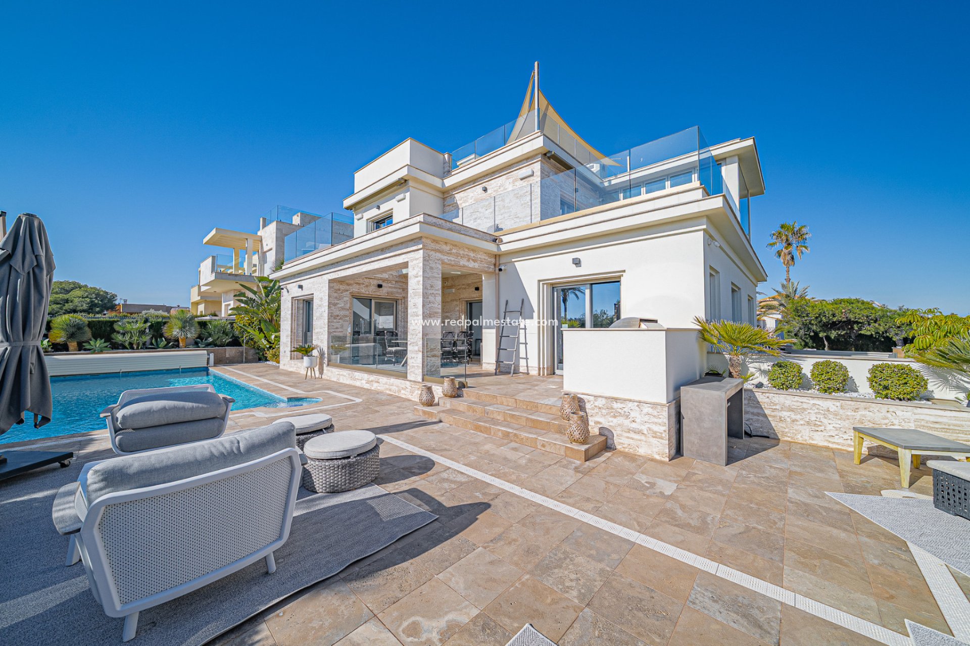 Resale - Villa -
Orihuela Costa - La Zenia