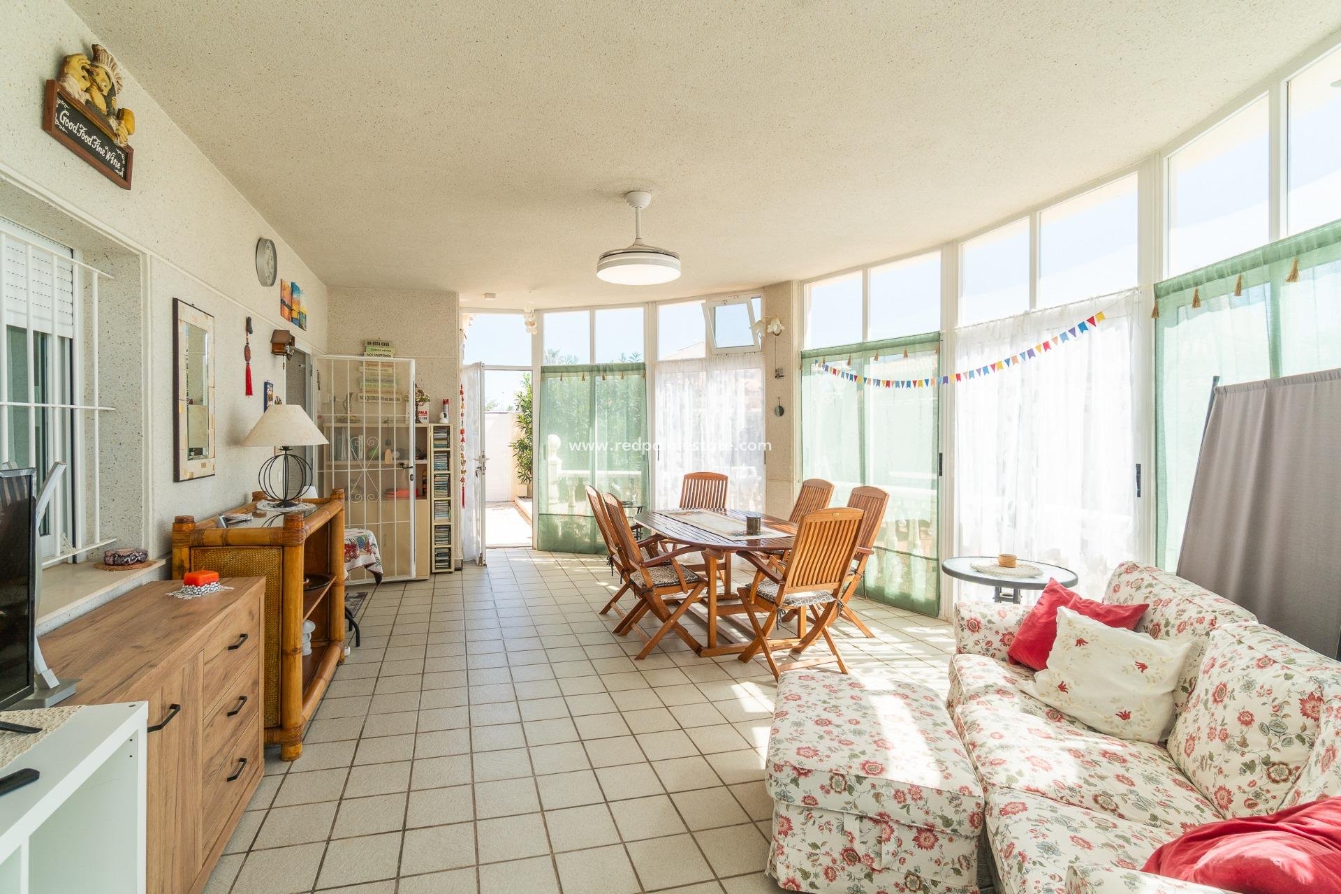 Resale - Villa -
Orihuela Costa - La Zenia