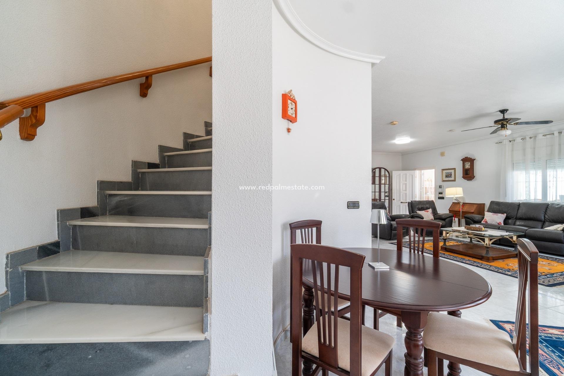 Resale - Villa -
Orihuela Costa - La Zenia