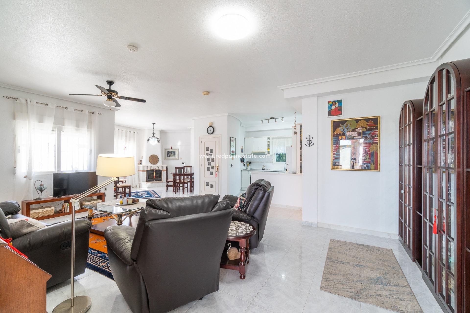 Resale - Villa -
Orihuela Costa - La Zenia