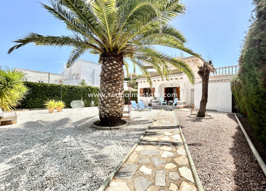 Resale - Villa -
Orihuela Costa - La Zenia