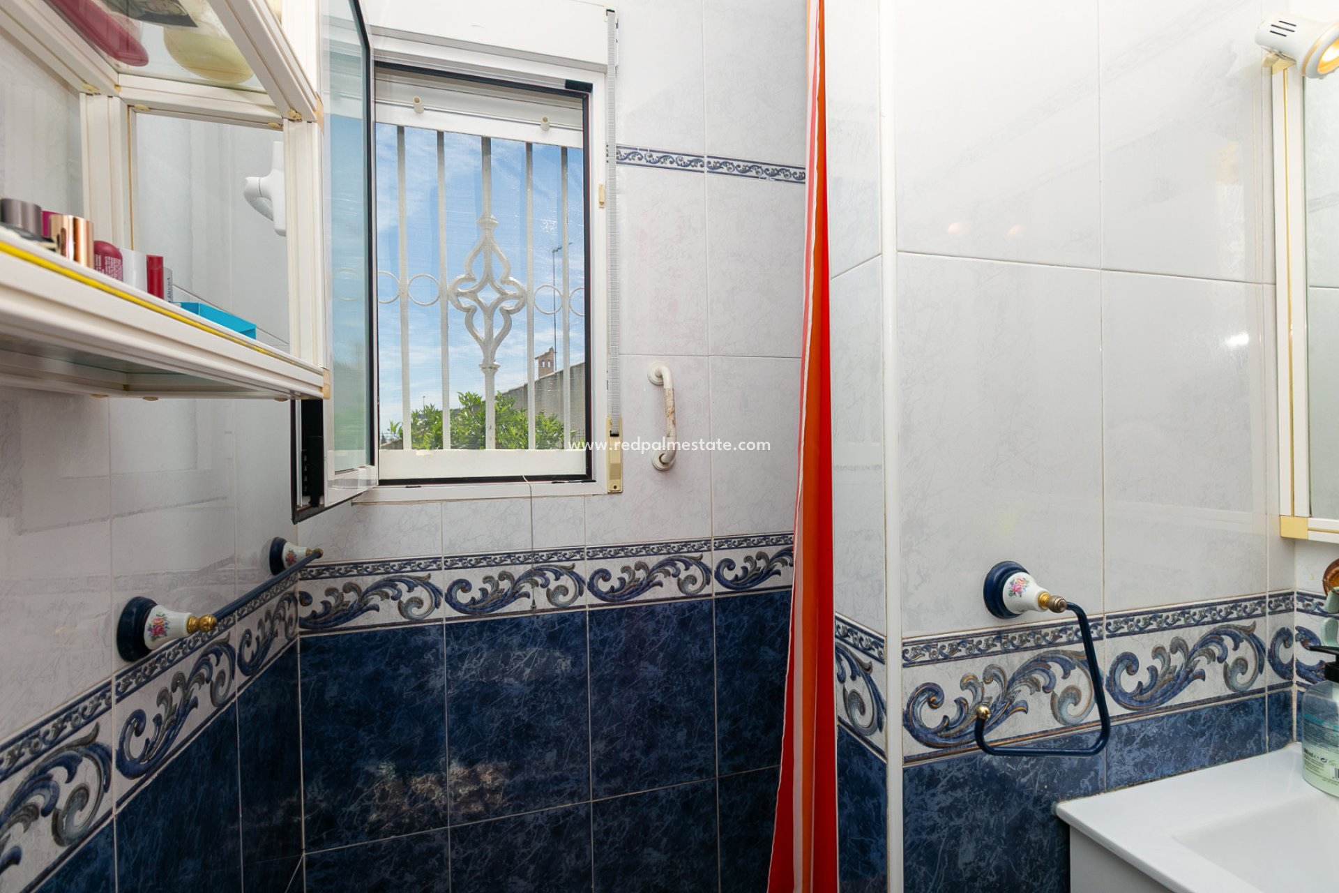 Resale - Villa -
Orihuela Costa - La Zenia