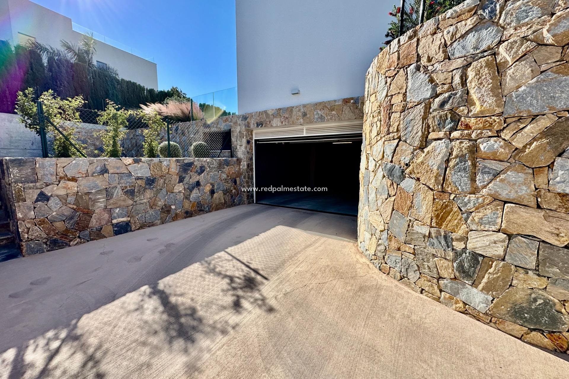 Resale - Villa -
Orihuela Costa - Las Colinas Golf