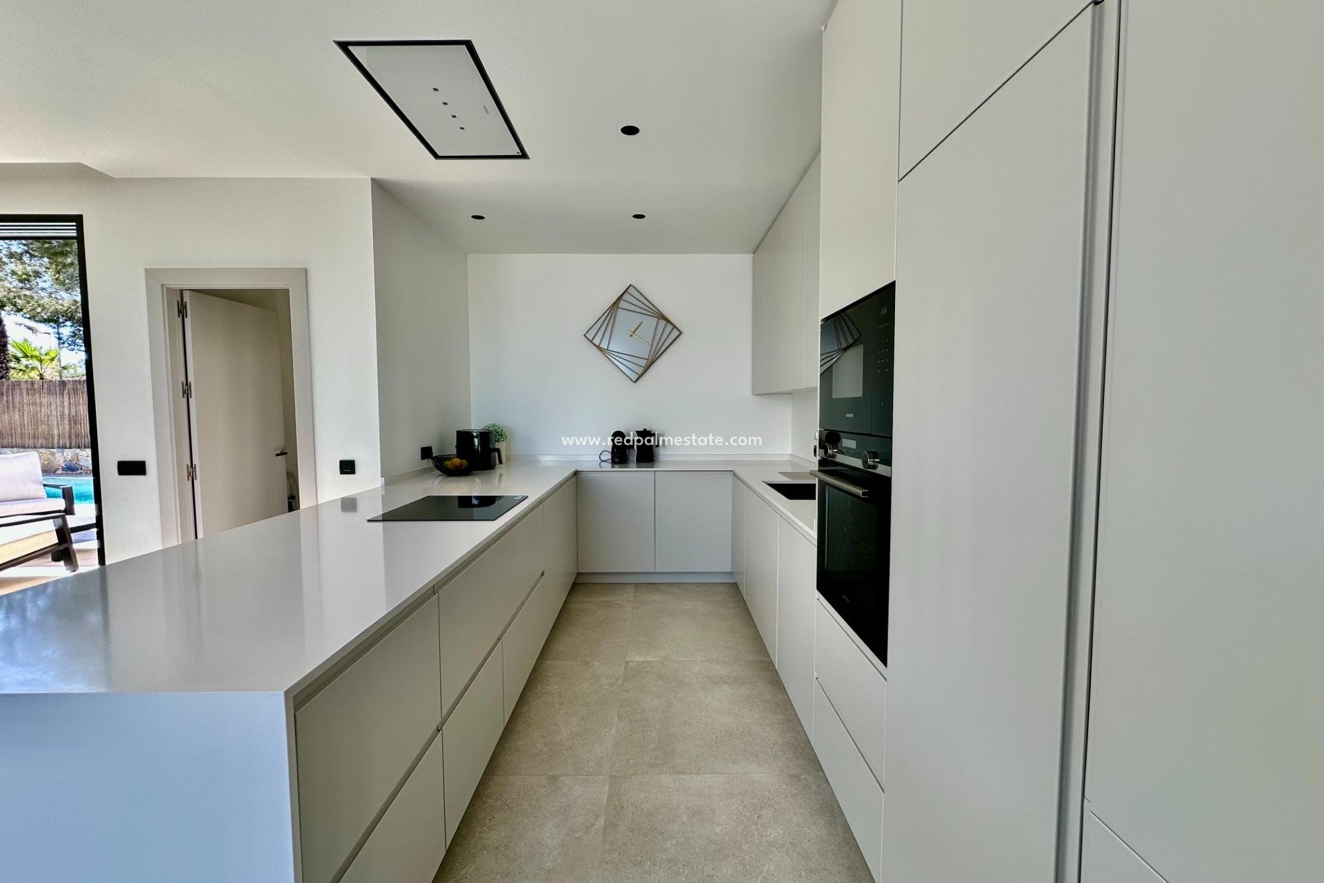 Resale - Villa -
Orihuela Costa - Las Colinas Golf