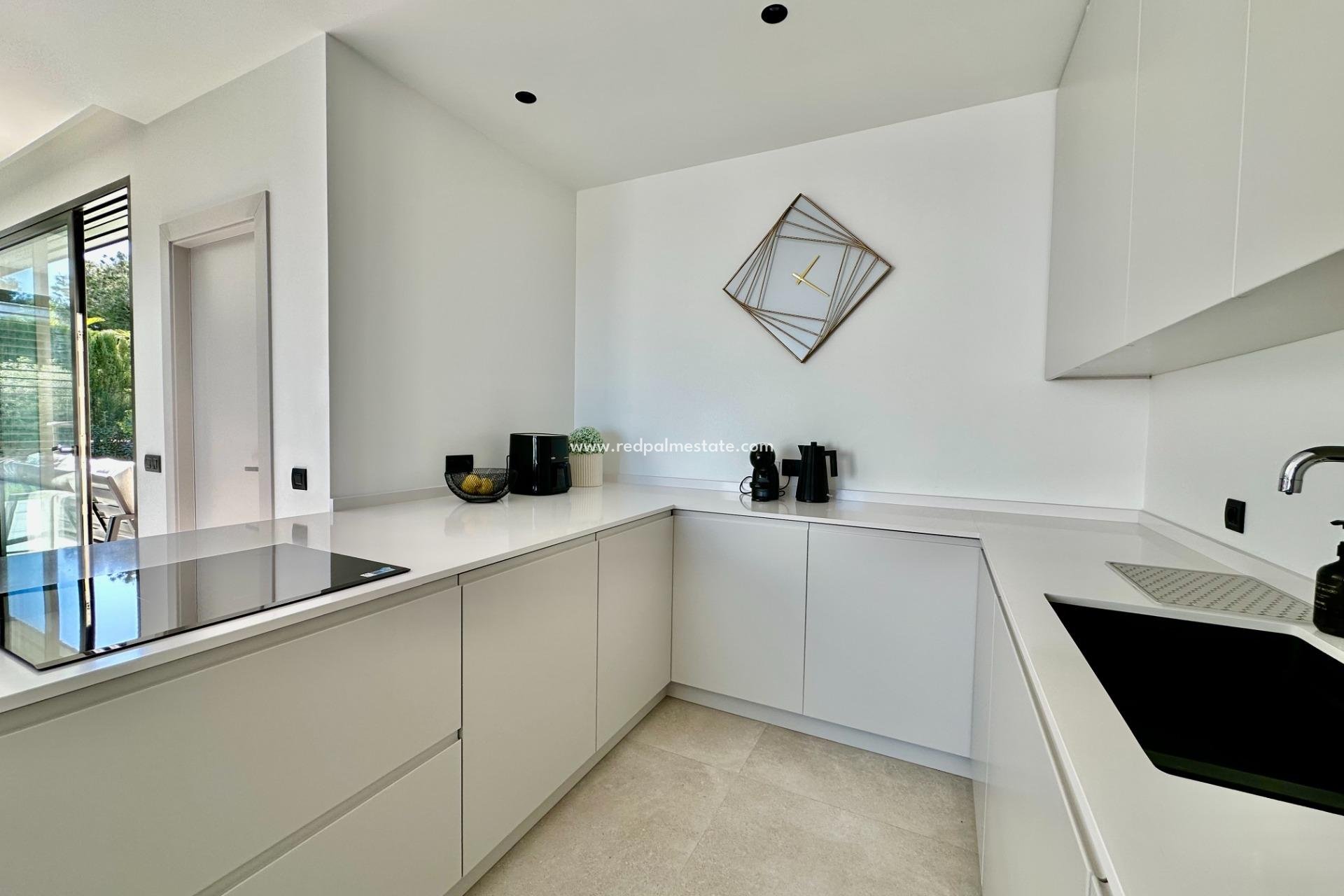 Resale - Villa -
Orihuela Costa - Las Colinas Golf