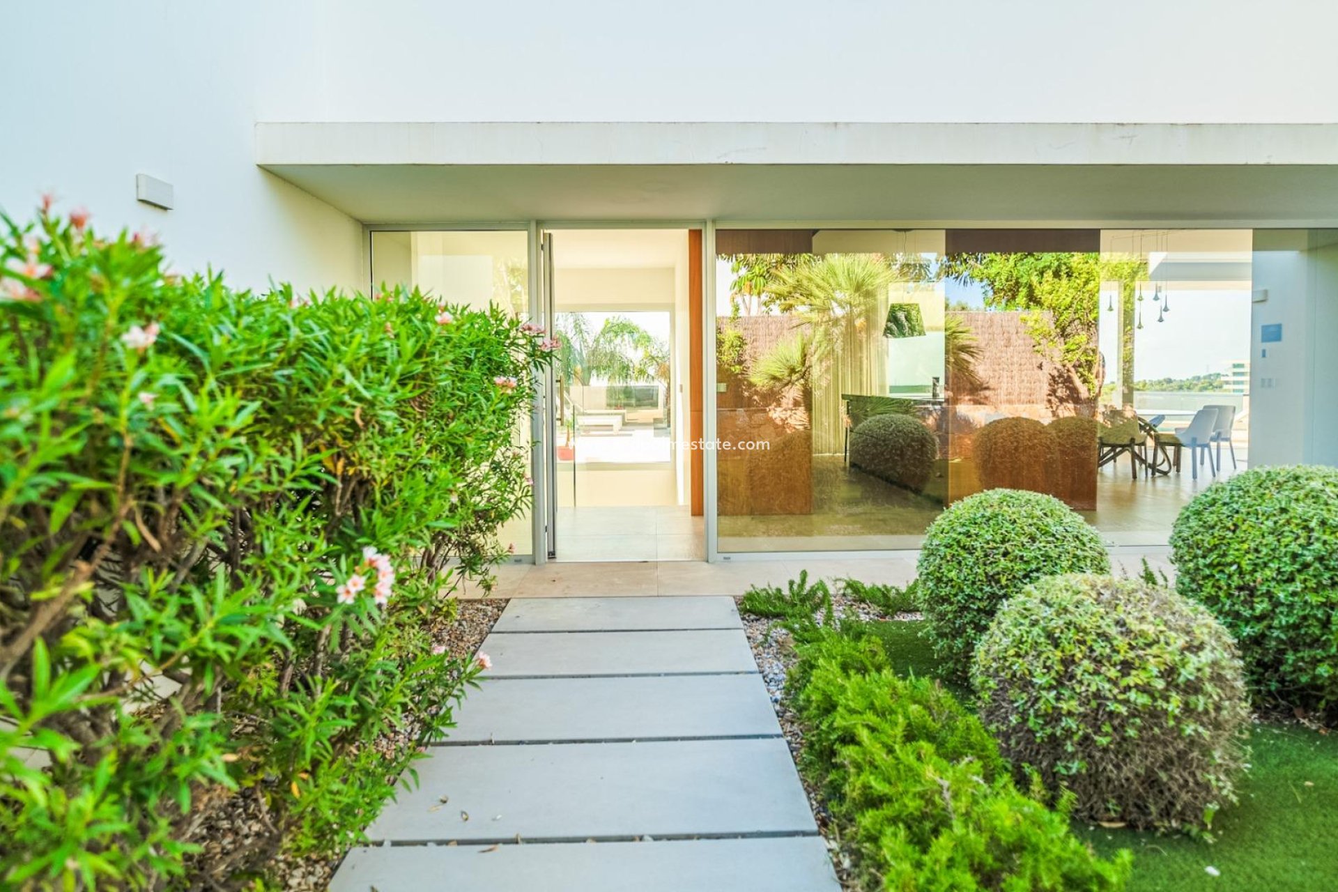 Resale - Villa -
Orihuela Costa - Las Colinas Golf