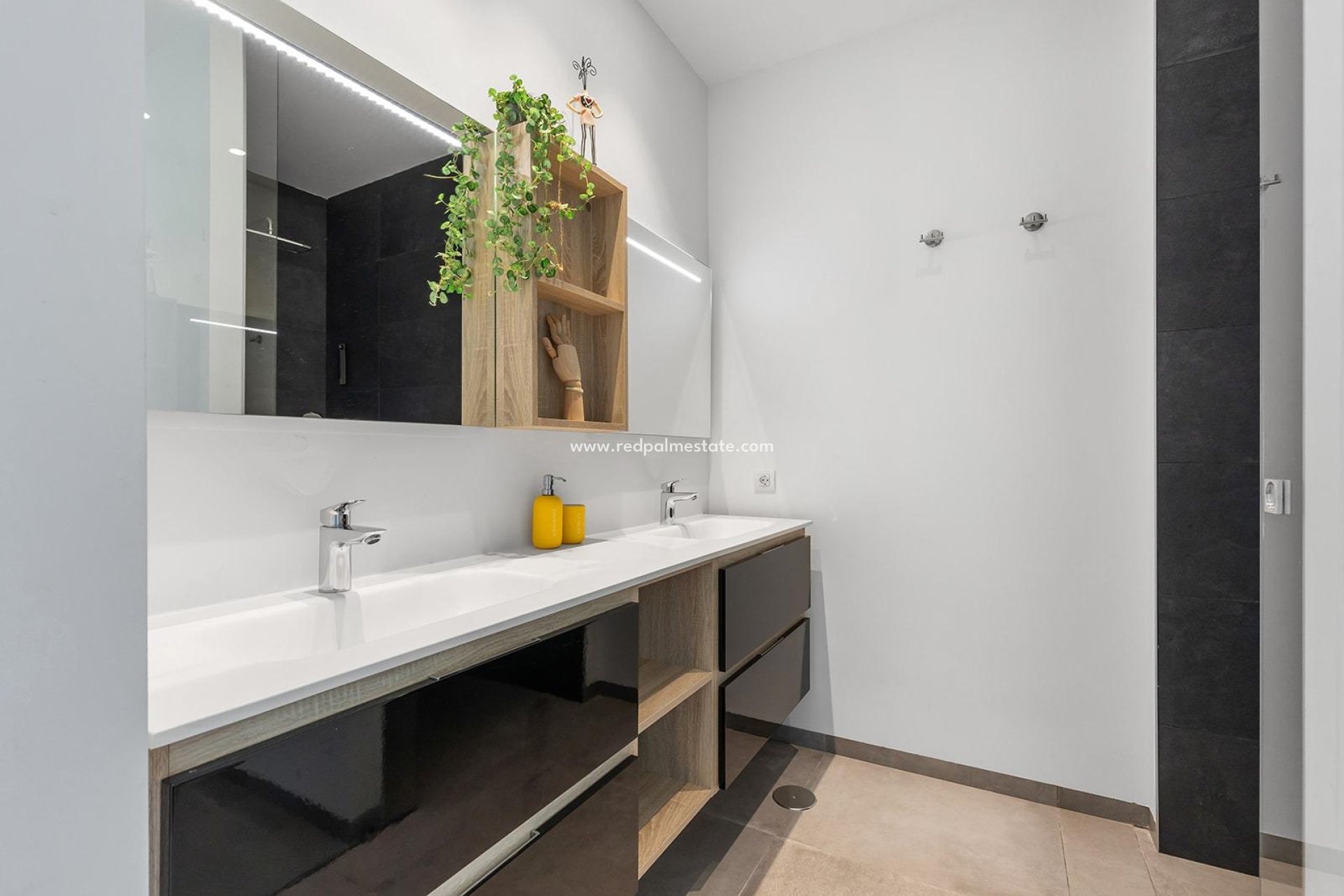 Resale - Villa -
Orihuela Costa - Las Colinas Golf