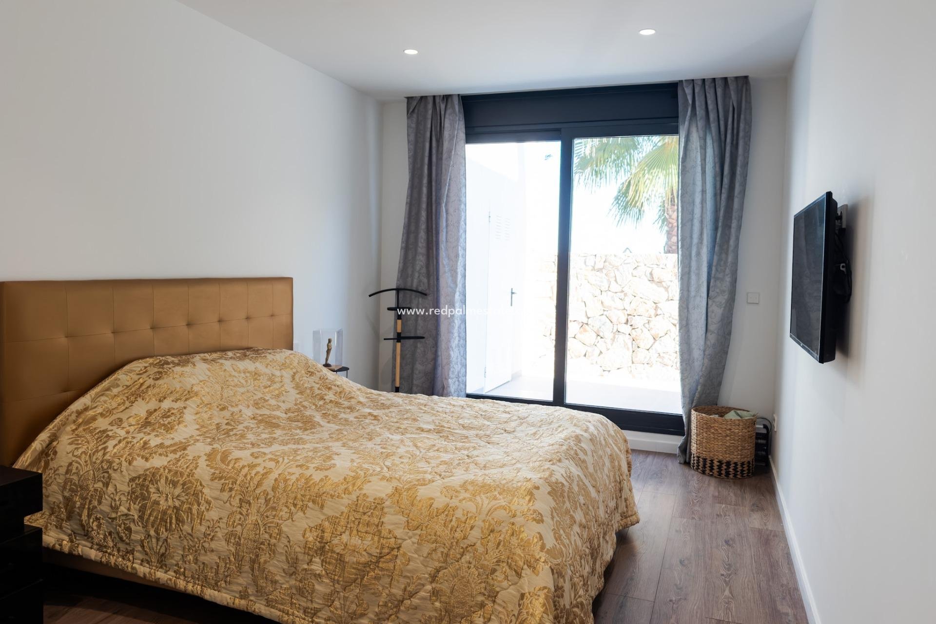 Resale - Villa -
Orihuela Costa - Las Colinas Golf