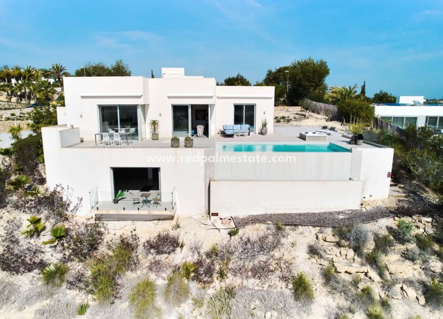 Resale - Villa -
Orihuela Costa - Las Colinas Golf