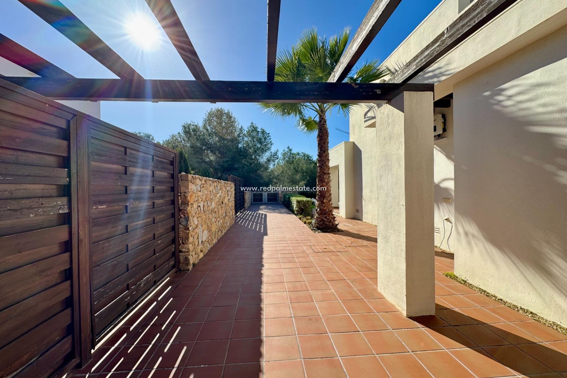 Resale - Villa -
Orihuela Costa - Las Colinas Golf