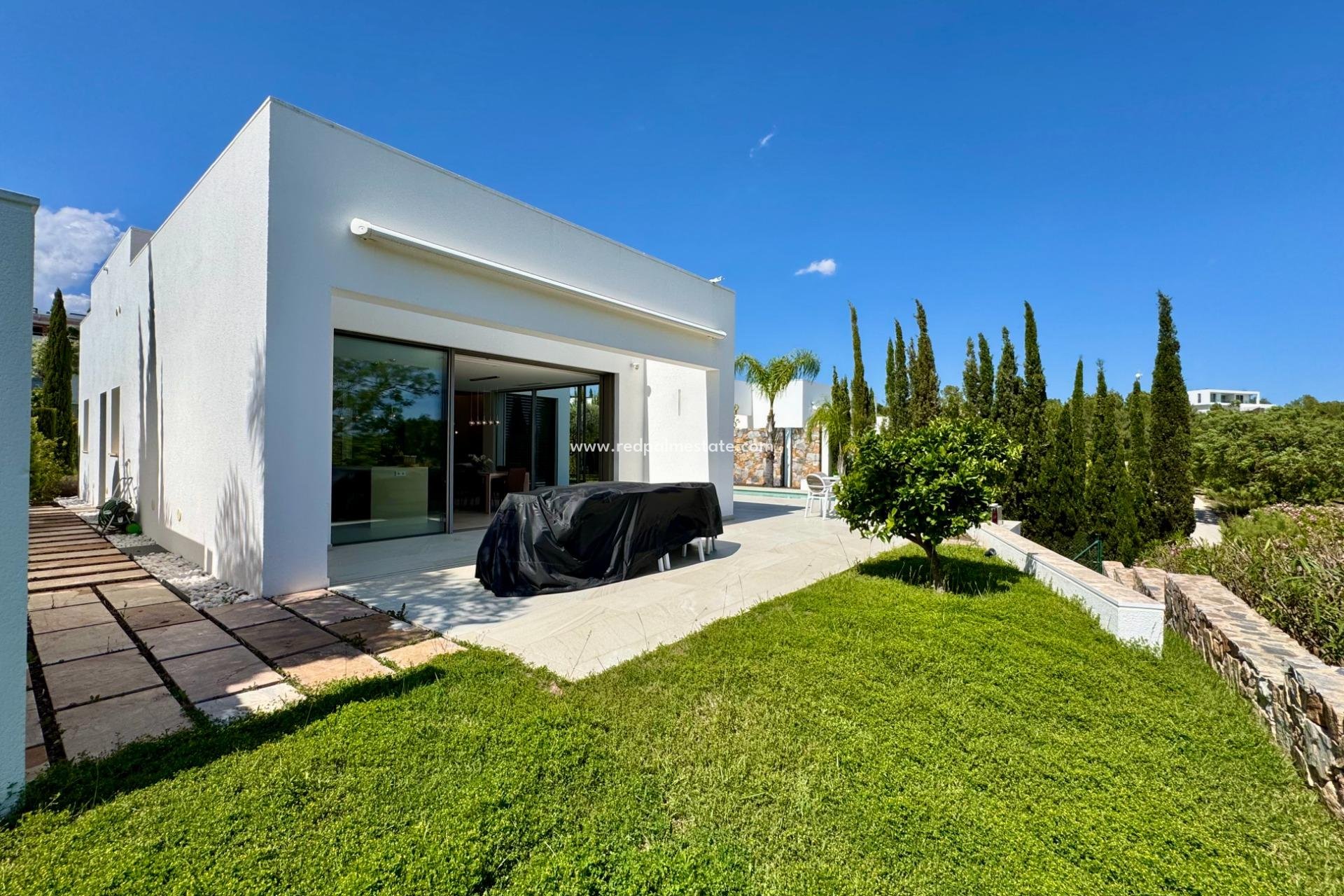 Resale - Villa -
Orihuela Costa - Las Colinas Golf