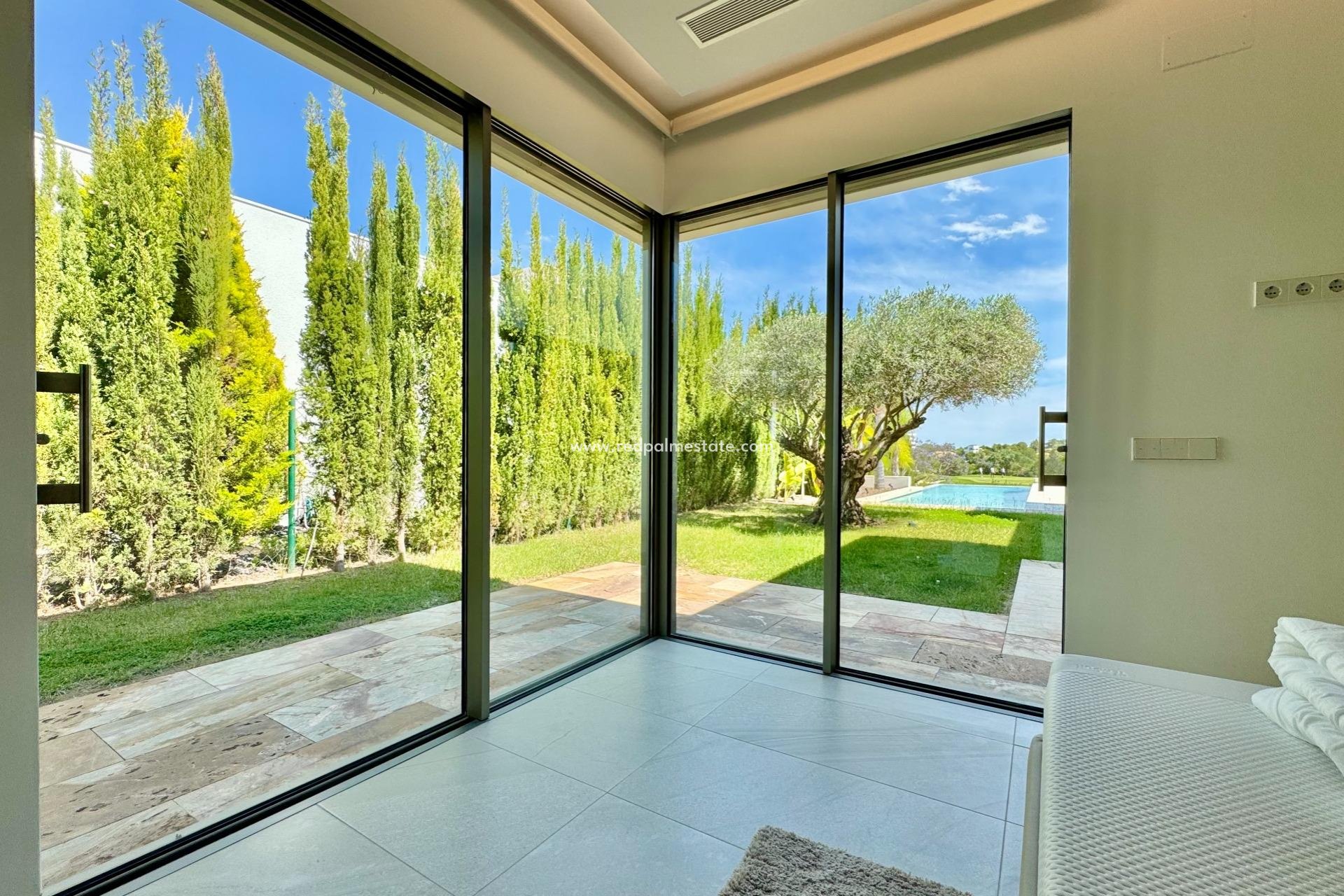 Resale - Villa -
Orihuela Costa - Las Colinas Golf