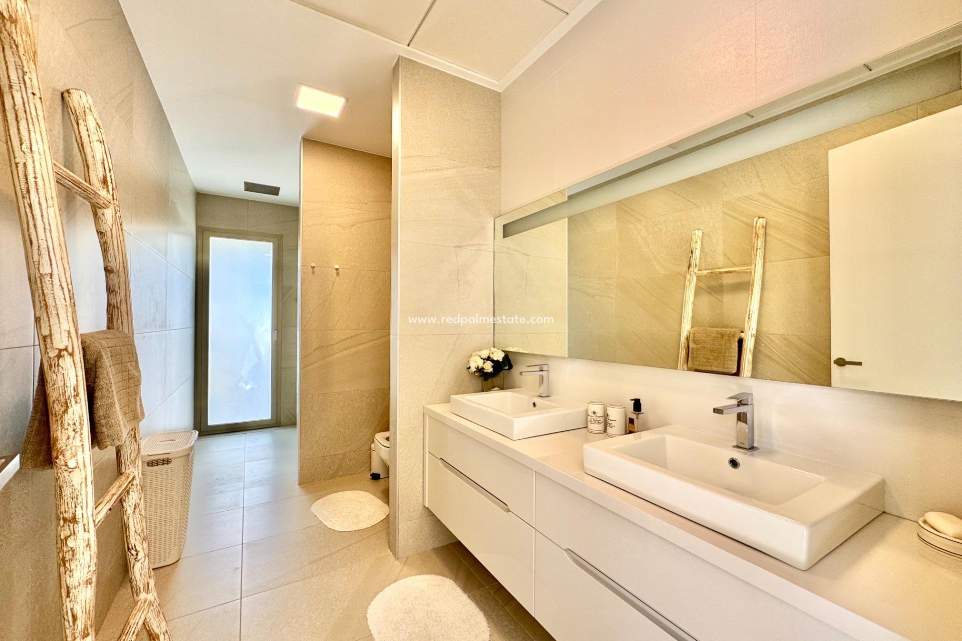 Resale - Villa -
Orihuela Costa - Las Colinas Golf