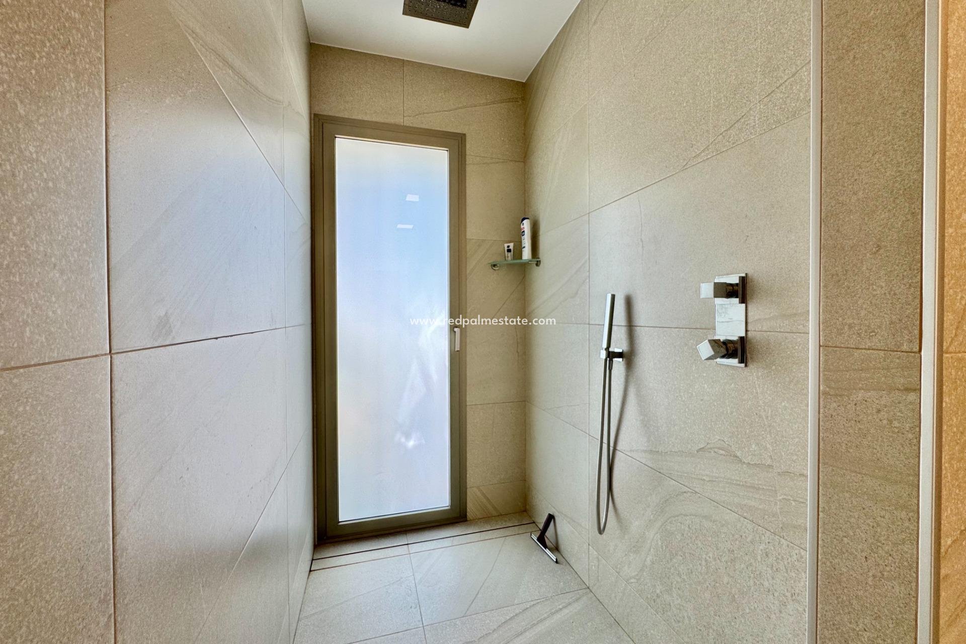 Resale - Villa -
Orihuela Costa - Las Colinas Golf