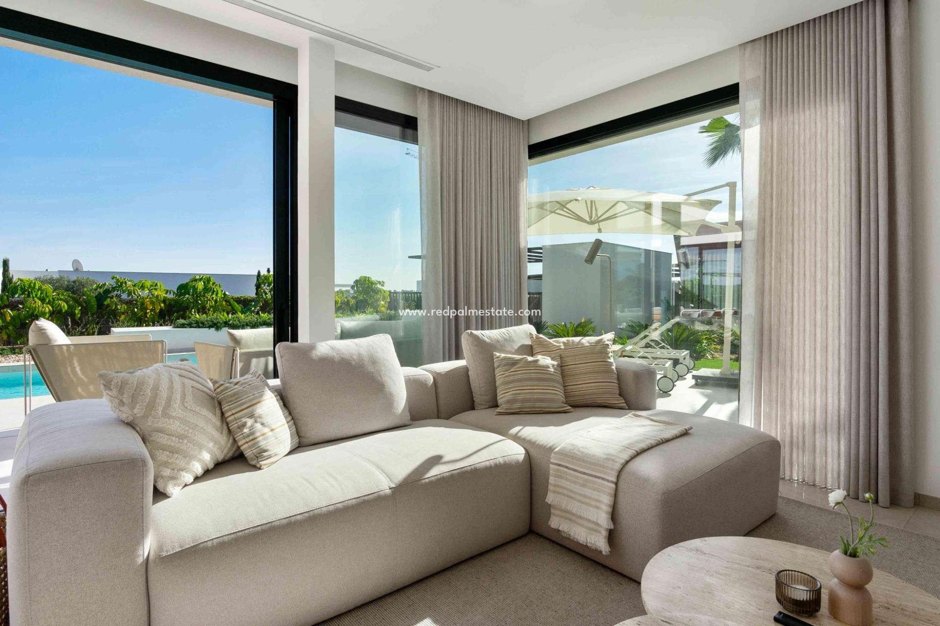 Resale - Villa -
Orihuela Costa - Las Colinas Golf