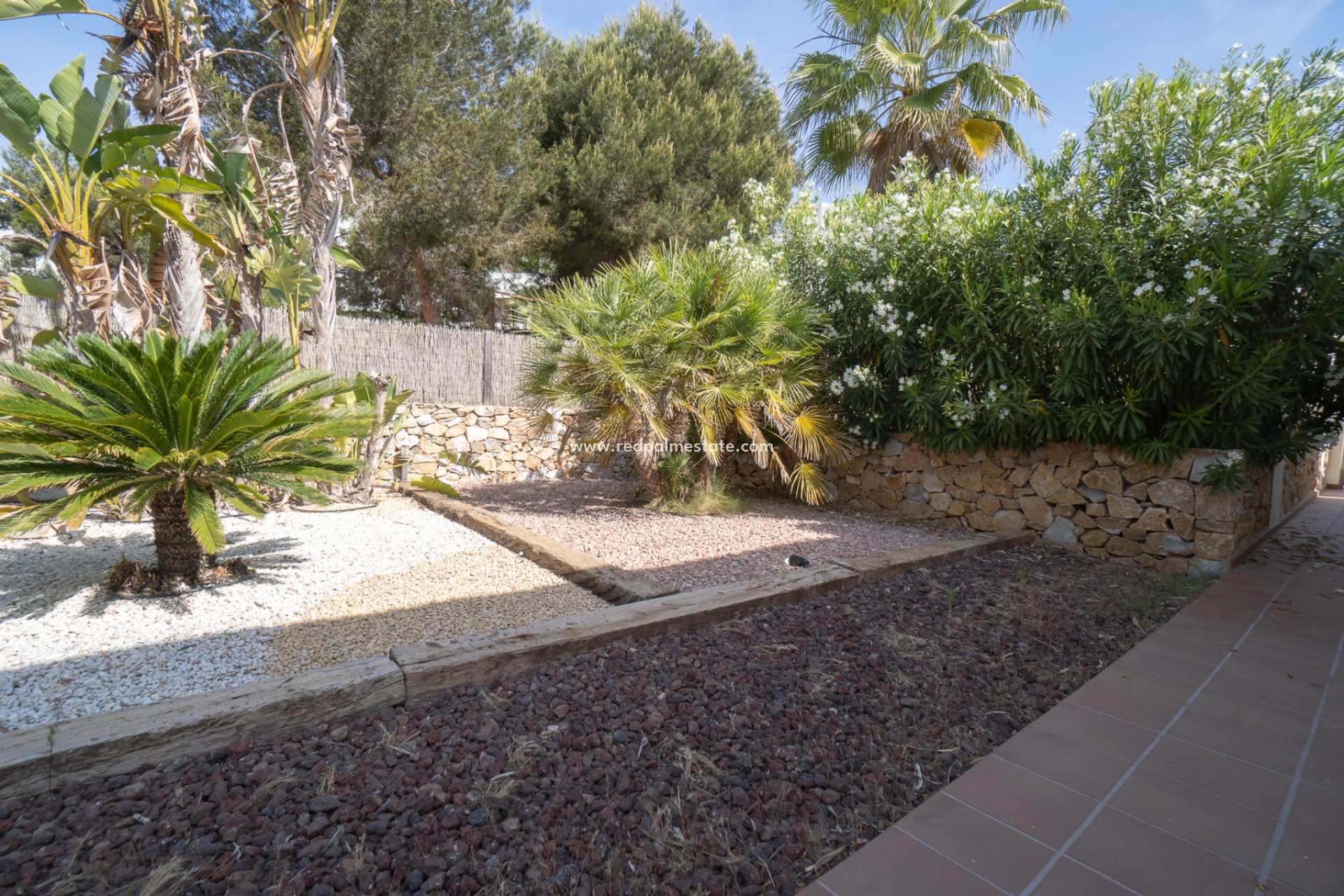 Resale - Villa -
Orihuela Costa - Las Colinas