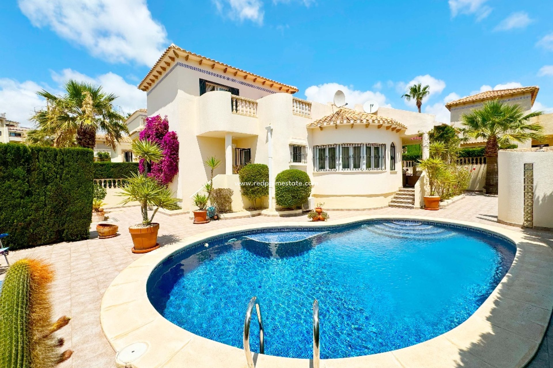 Resale - Villa -
Orihuela Costa - Las Ramblas