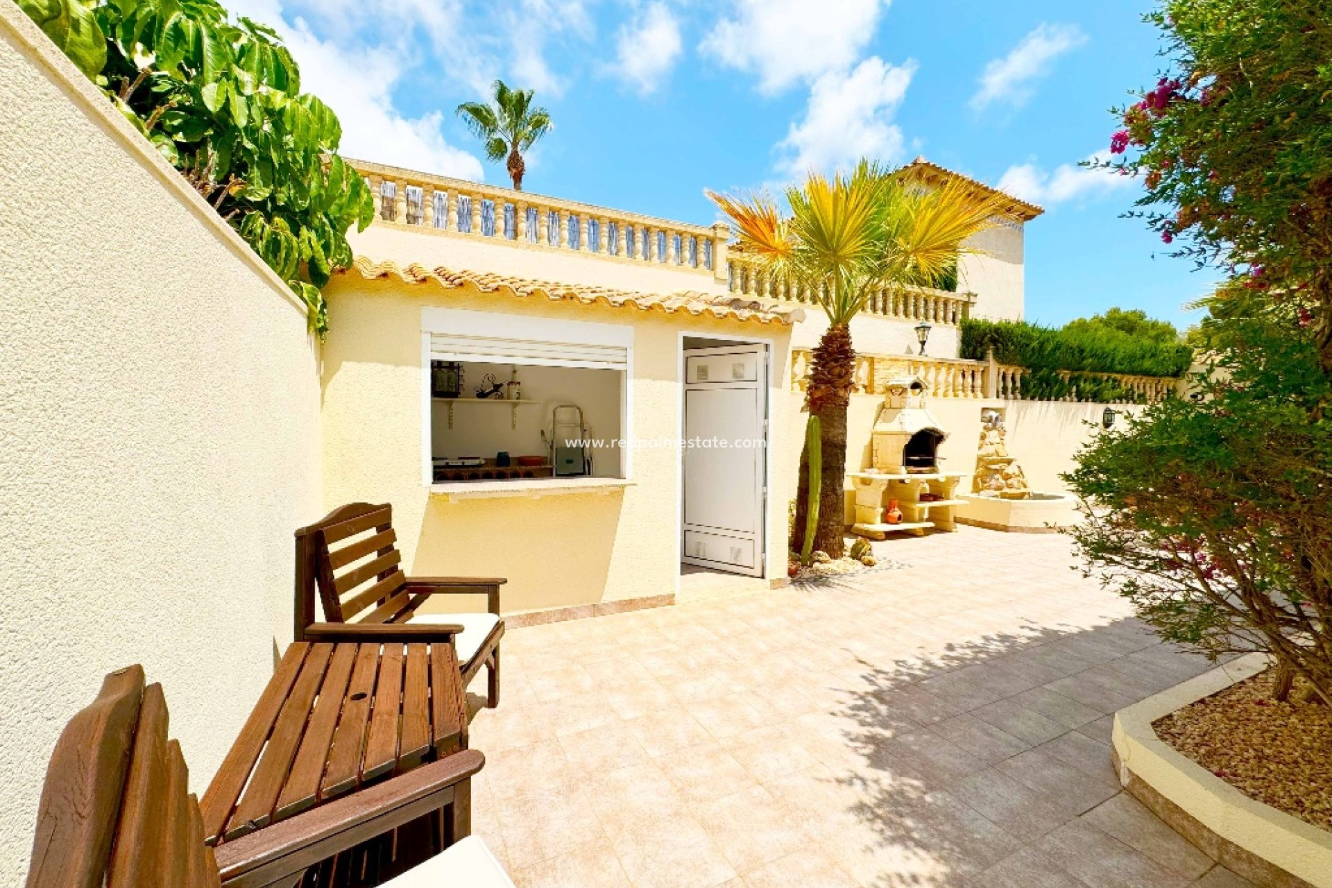 Resale - Villa -
Orihuela Costa - Las Ramblas