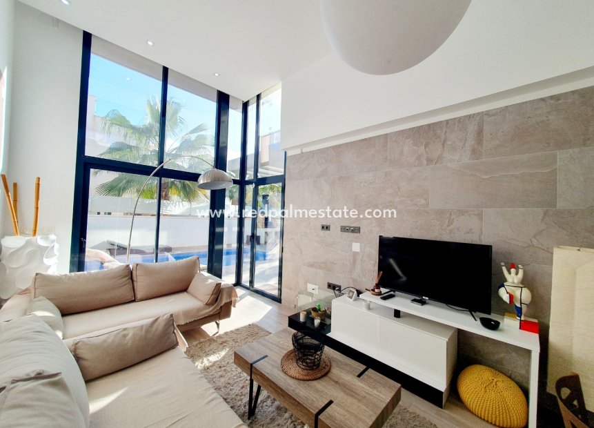 Resale - Villa -
Orihuela Costa - Lomas de Cabo Roig