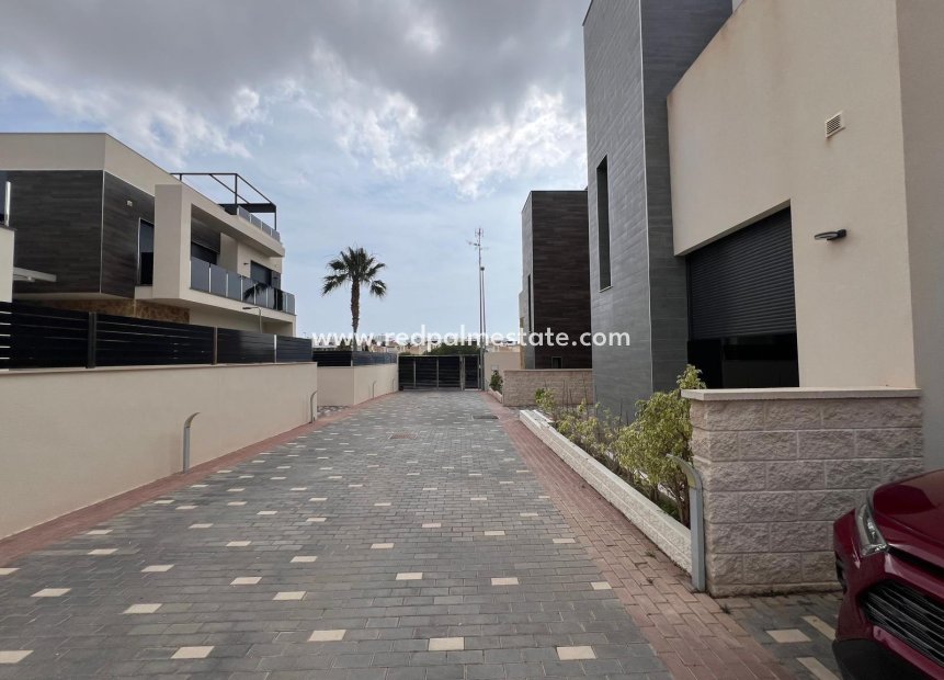 Resale - Villa -
Orihuela Costa - Lomas de Cabo Roig