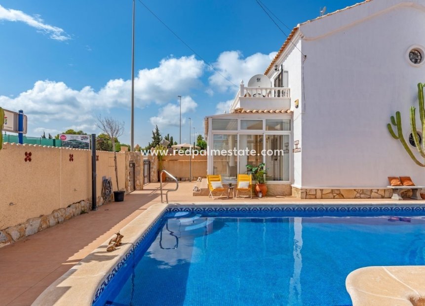 Resale - Villa -
Orihuela Costa - Lomas de Cabo Roig