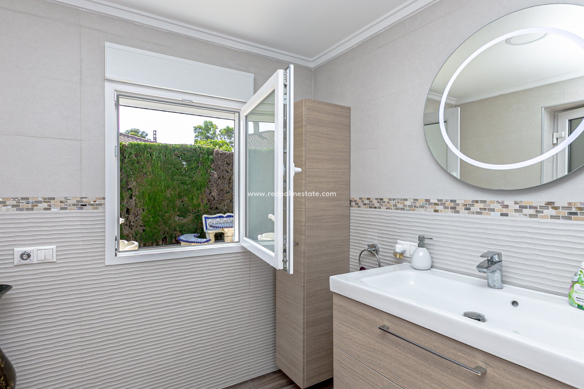 Resale - Villa -
Orihuela Costa - Lomas de Don Juan