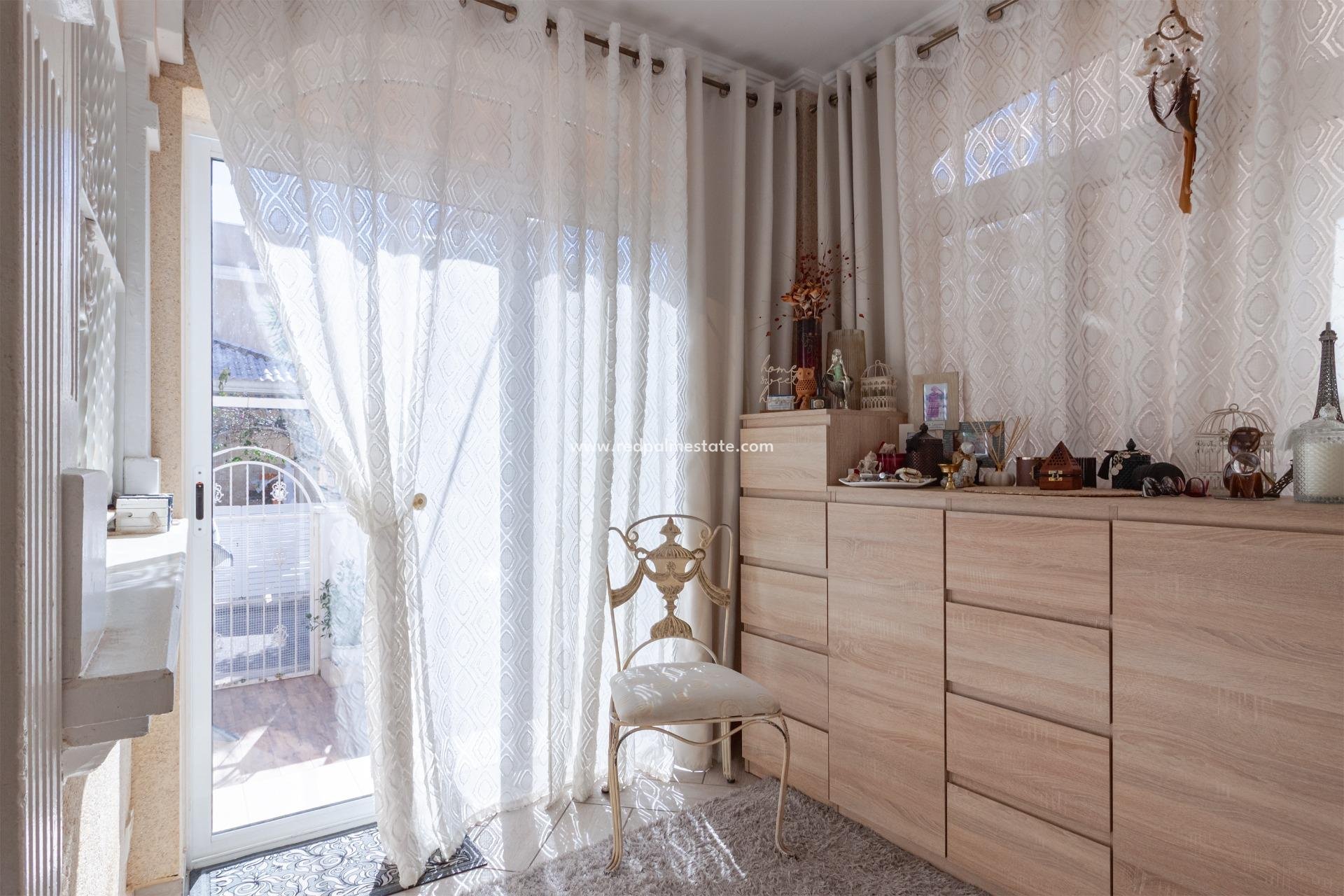 Resale - Villa -
Orihuela Costa - Los Almendros-la Florida