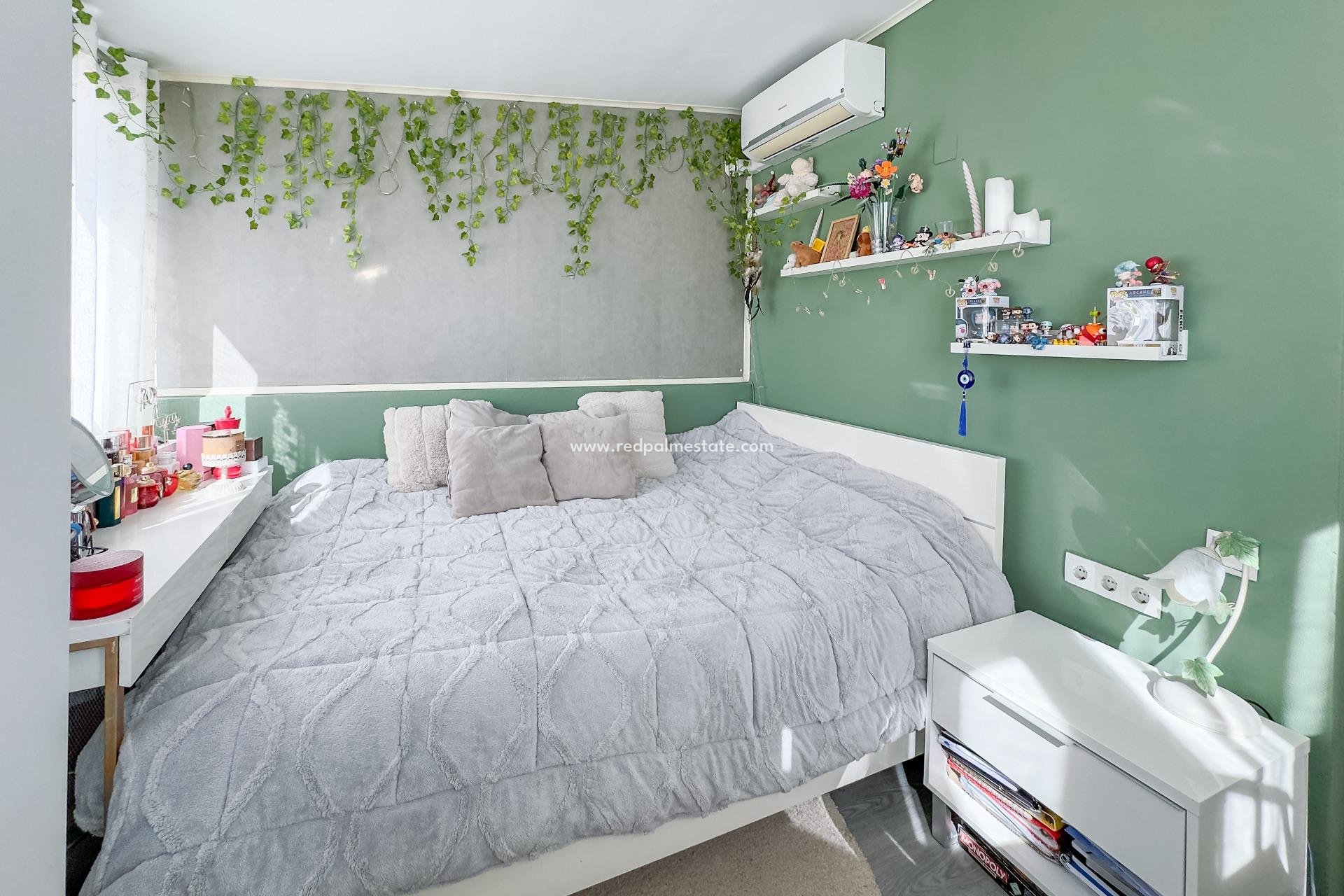 Resale - Villa -
Orihuela Costa - Los Almendros-la Florida