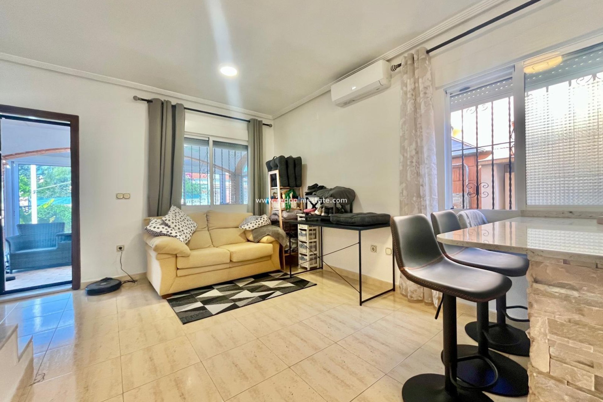 Resale - Villa -
Orihuela Costa - Los Almendros-la Florida