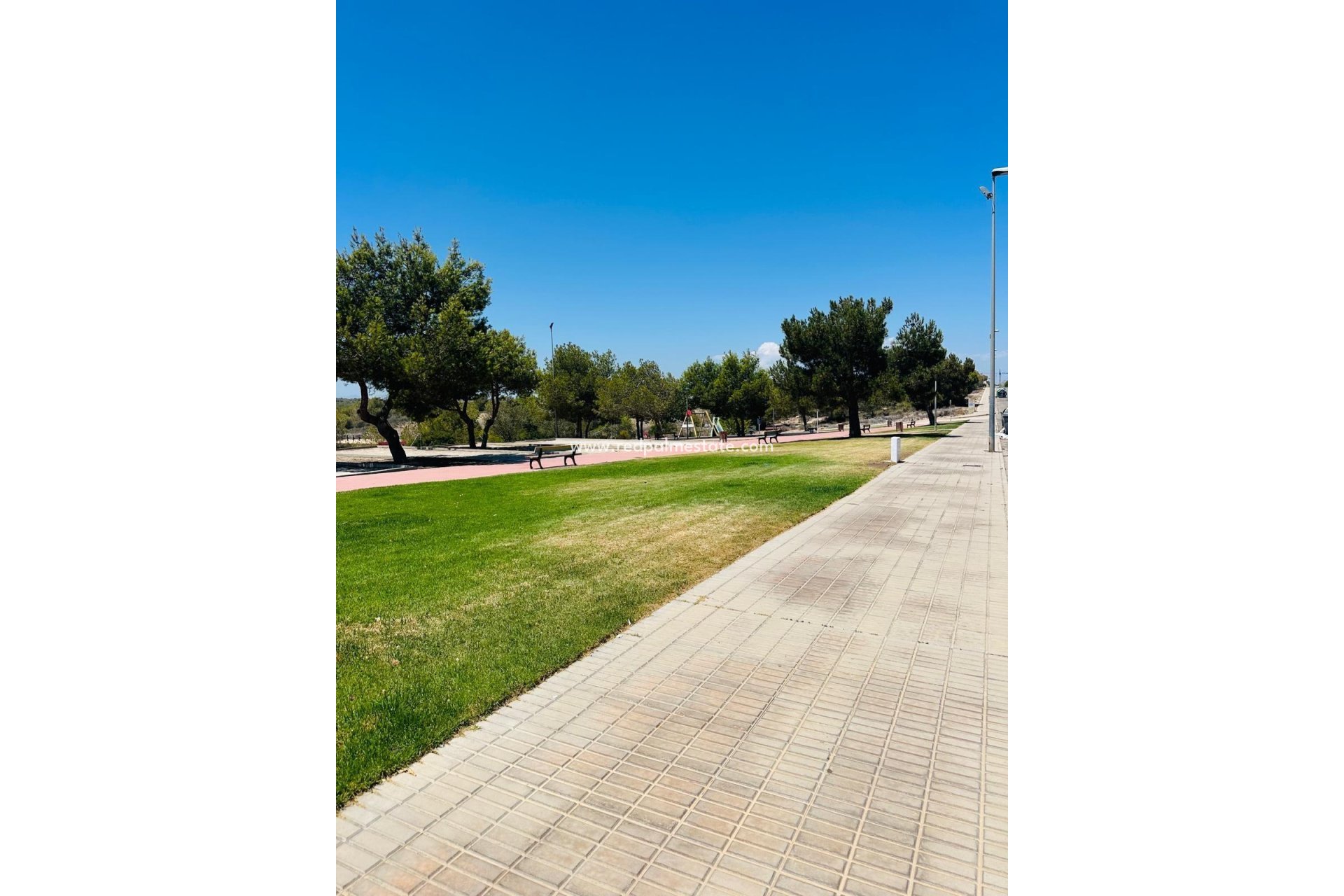 Resale - Villa -
Orihuela Costa - Los altos