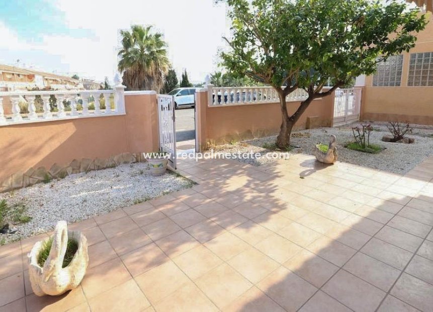 Resale - Villa -
Orihuela Costa - Los altos