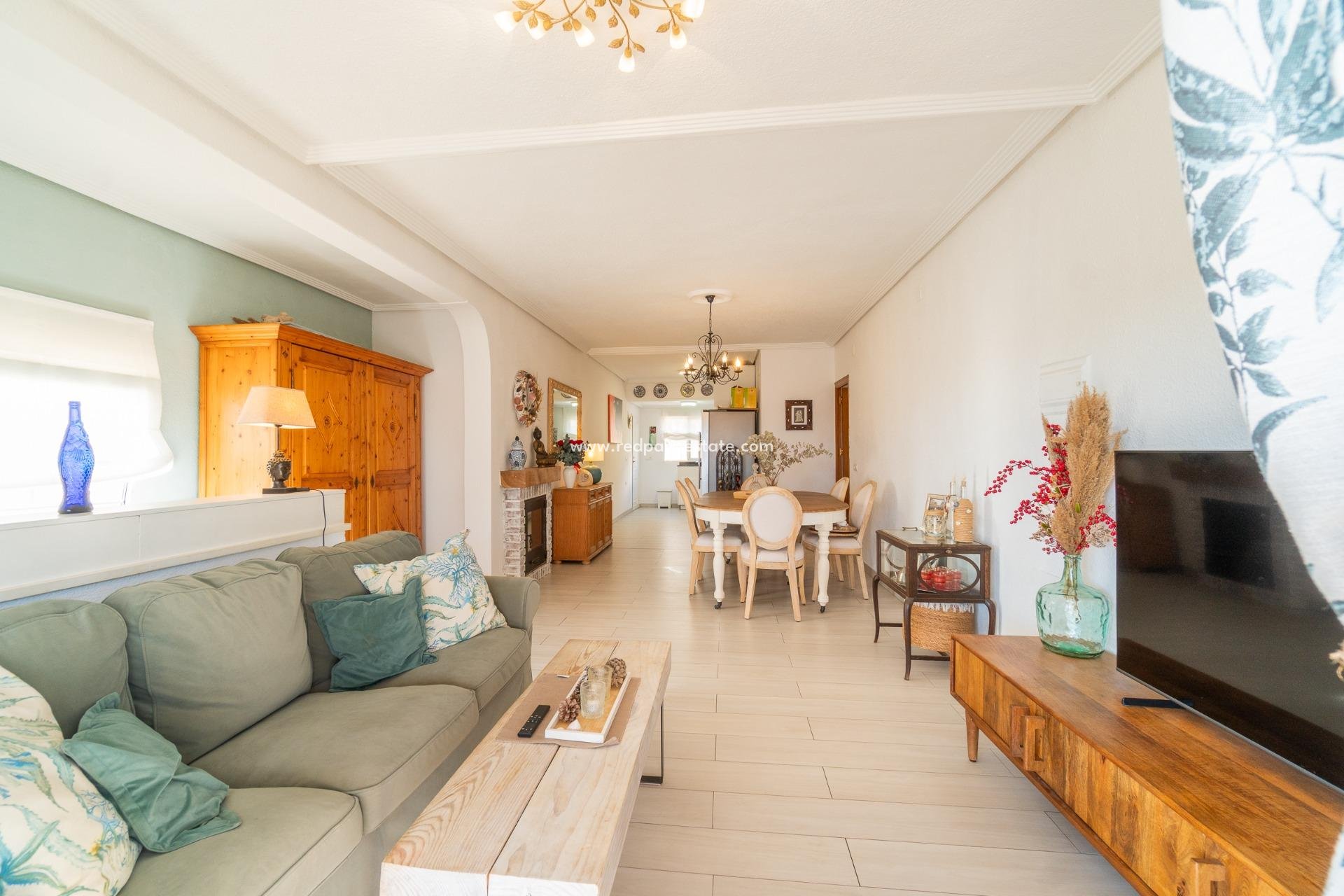 Resale - Villa -
Orihuela Costa - Los balcones