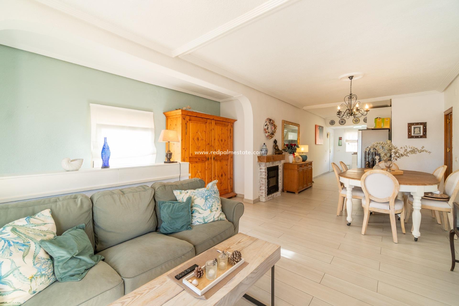 Resale - Villa -
Orihuela Costa - Los balcones